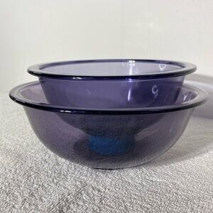 Vintage PYREX Set of 2 Purple Glass Nesting Mixing Bowls 1.5L & 2.5L